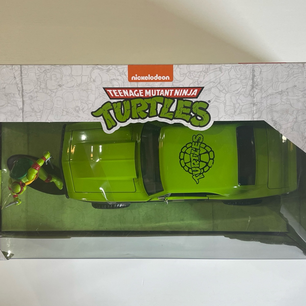 Teenage Mutant Ninja Turtles Raphael & 1967 Chevrolet Camar - Picture 3 of 5